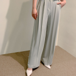 Комплект с коротким жакетом и широкими брюками