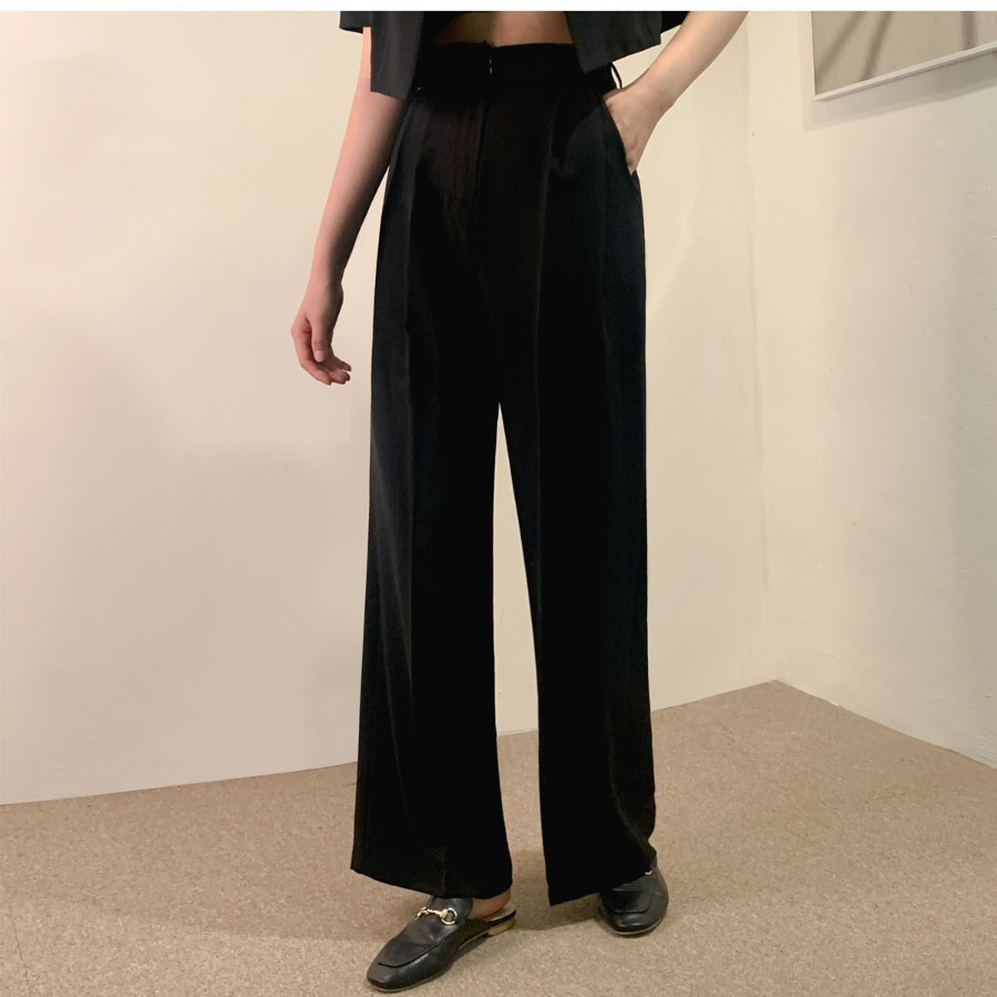 Комплект с коротким жакетом и широкими брюками