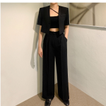 Комплект с коротким жакетом и широкими брюками