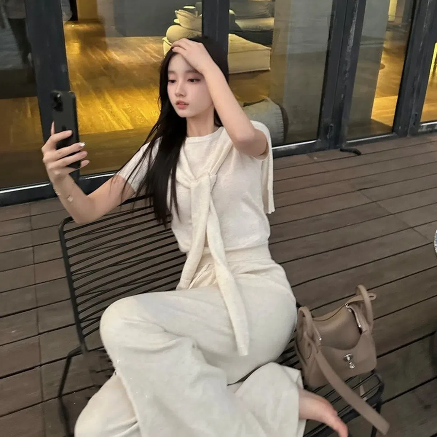 Комплект с кроп-топом и широкими трикотажными брюками