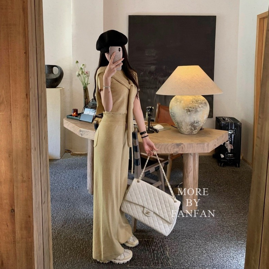 Комплект с кроп-топом и широкими трикотажными брюками