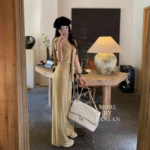 Комплект с кроп-топом и широкими трикотажными брюками