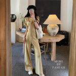 Комплект с кроп-топом и широкими трикотажными брюками