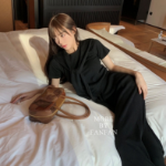 Комплект с кроп-топом и широкими трикотажными брюками