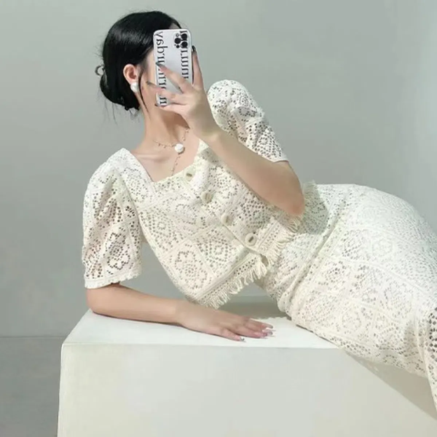 Комплект с кружевной блузкой и юбкой А-силуэта