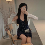 Двойка из сарафана с мелким цветочным принтом и лёгкого кардигана