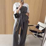 Асимметричный летний костюм из топа с коротким рукавом и широких штанов