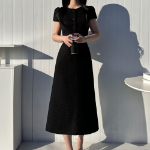 Костюм-двойка: укороченный твидовый жакет с пышными короткими рукавами и длинная юбка А-силуэта с разрезом сзади