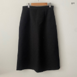 Костюм-двойка: укороченный твидовый жакет с пышными короткими рукавами и длинная юбка А-силуэта с разрезом сзади