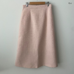 Костюм-двойка: укороченный твидовый жакет с пышными короткими рукавами и длинная юбка А-силуэта с разрезом сзади