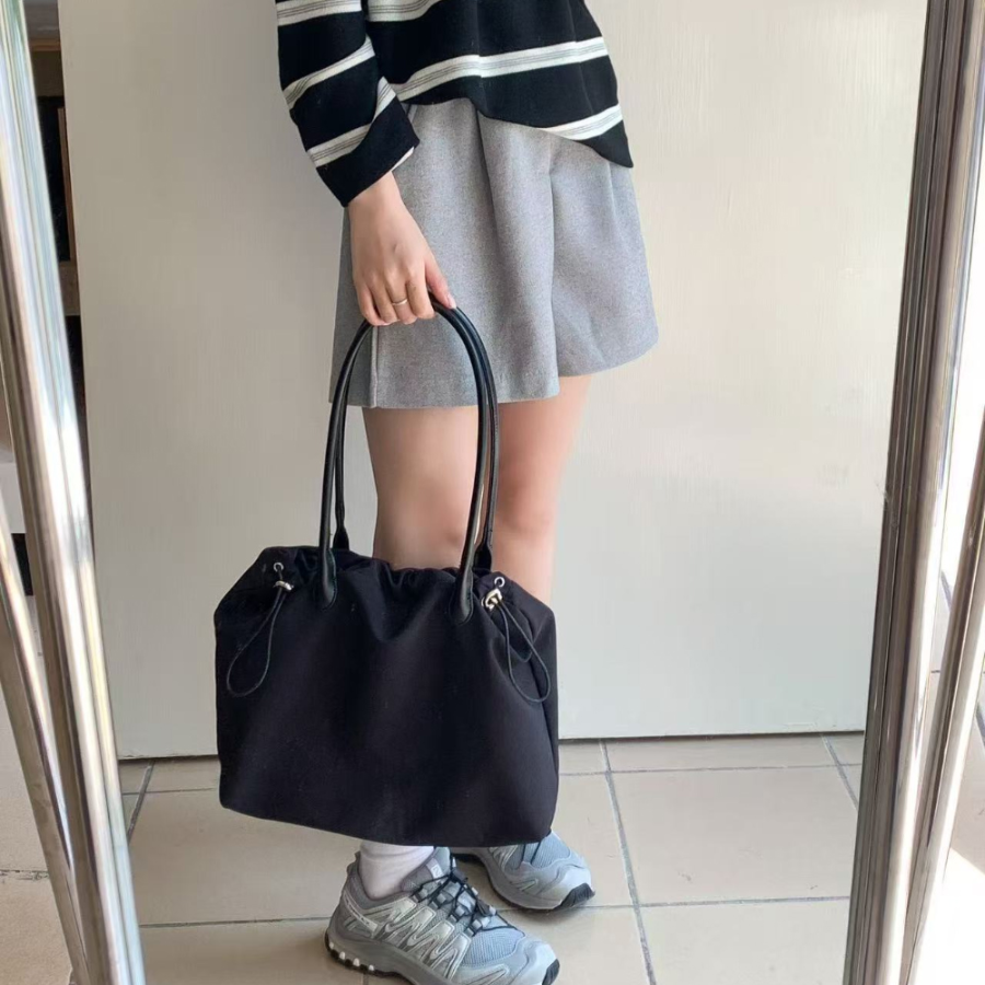 Jogger Two-Tone Bucket Bag — мягкая форма, максимум пространства