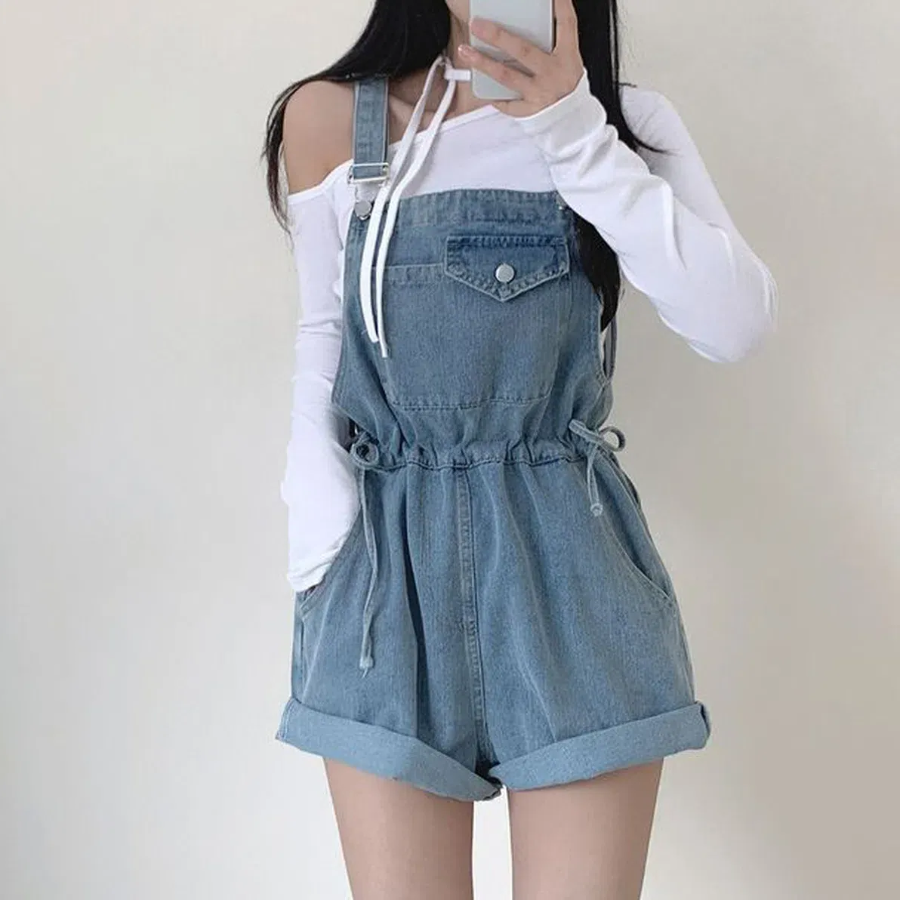 Джинсовый комбинезон-шорты с лямками, регулируемыми шнурками и отворотами