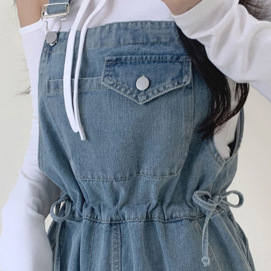 Джинсовый комбинезон-шорты с лямками, регулируемыми шнурками и отворотами