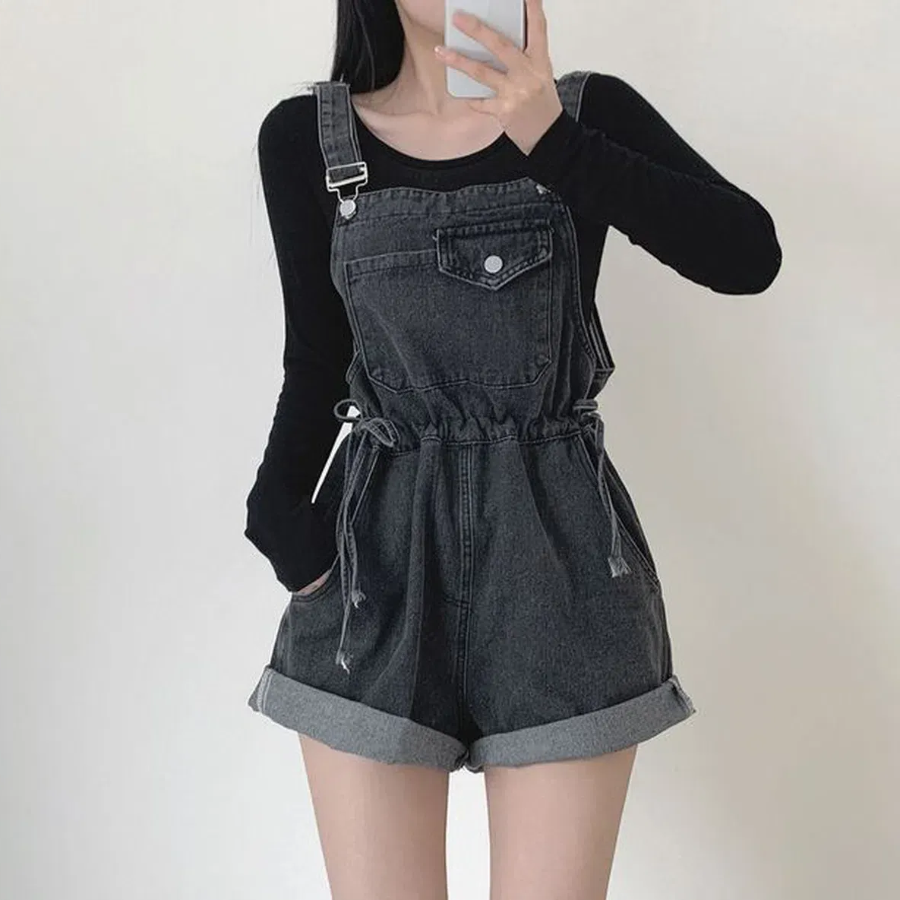 Джинсовый комбинезон-шорты с лямками, регулируемыми шнурками и отворотами
