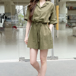 Льняной комбинезон-шорты с короткими рукавами и регулируемым шнурком на талии