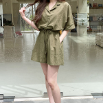 Льняной комбинезон-шорты с короткими рукавами и регулируемым шнурком на талии