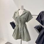 Летний комбинезон-шорты с воротником-рубашкой, молнией и струящимися рукавами