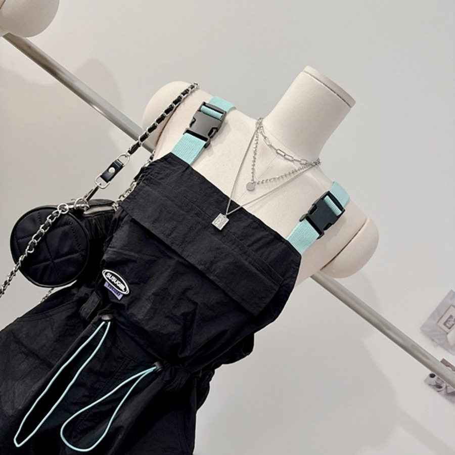 Летний комбинезон с подтяжками и квадратным вырезом