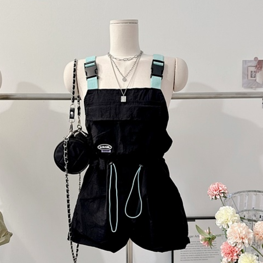 Летний комбинезон с подтяжками и квадратным вырезом