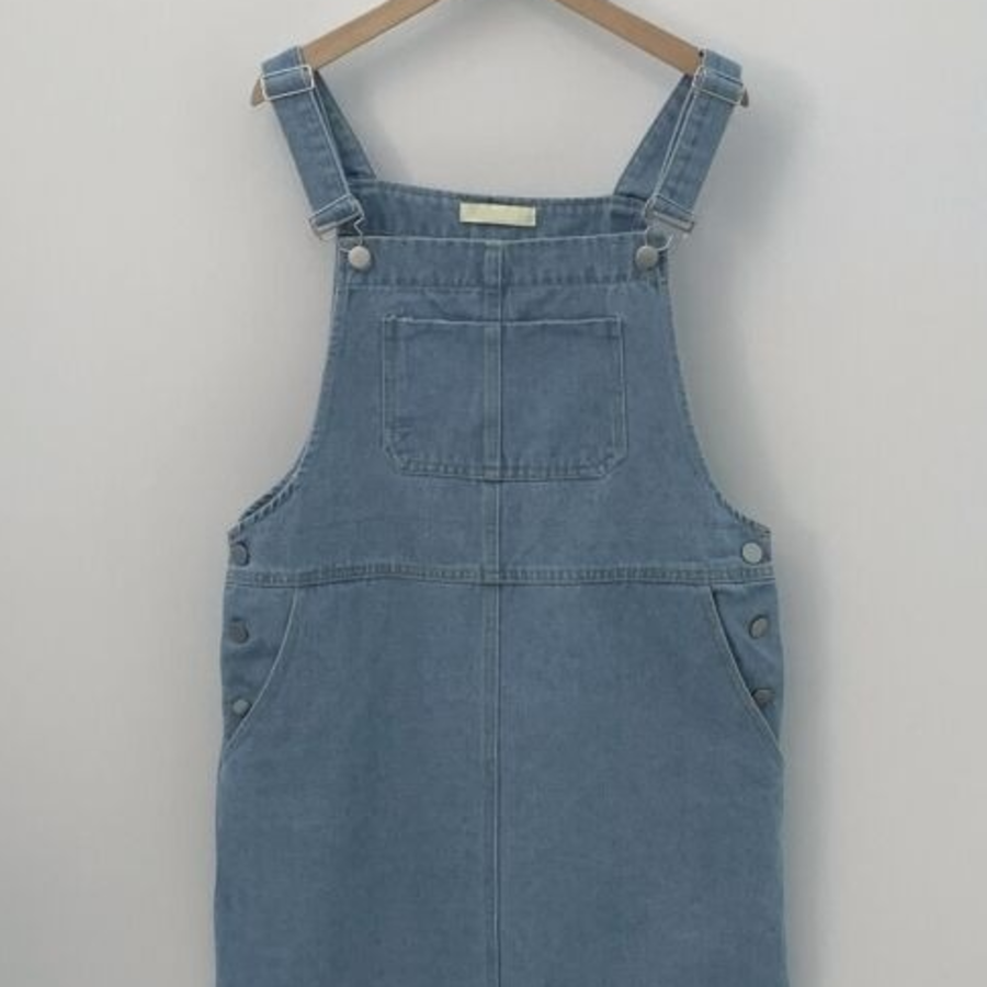 Минималистичное миди-платье комбинезон с подтяжками