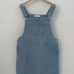 Минималистичное миди-платье комбинезон с подтяжками