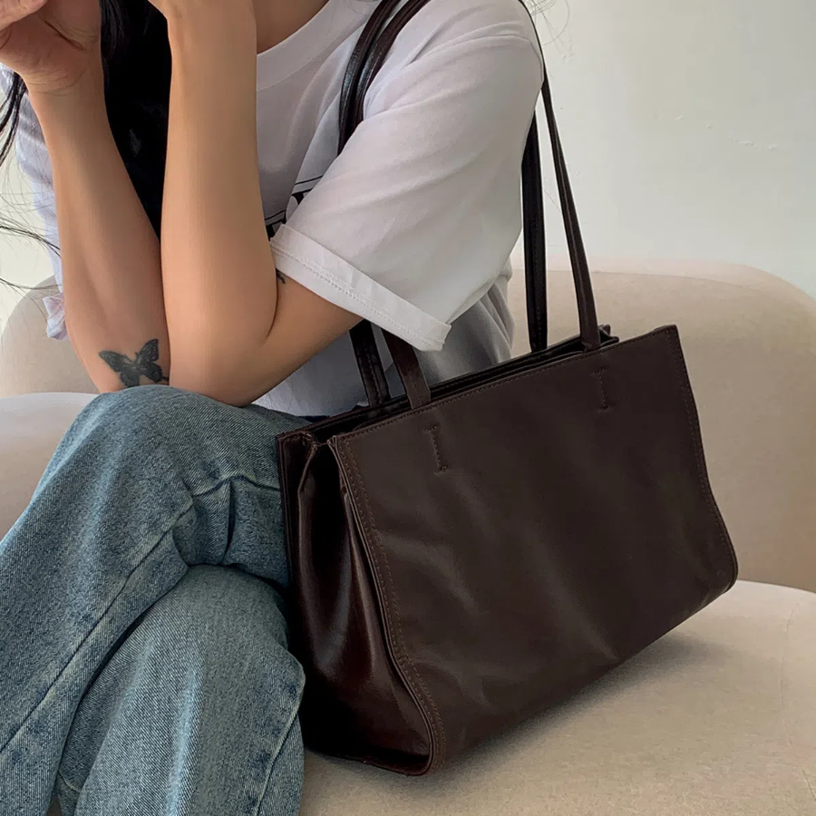 Easy Big Square Shopper Bag — элегантный акцент для образа на каждый день