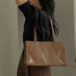 Easy Big Square Shopper Bag — элегантный акцент для образа на каждый день