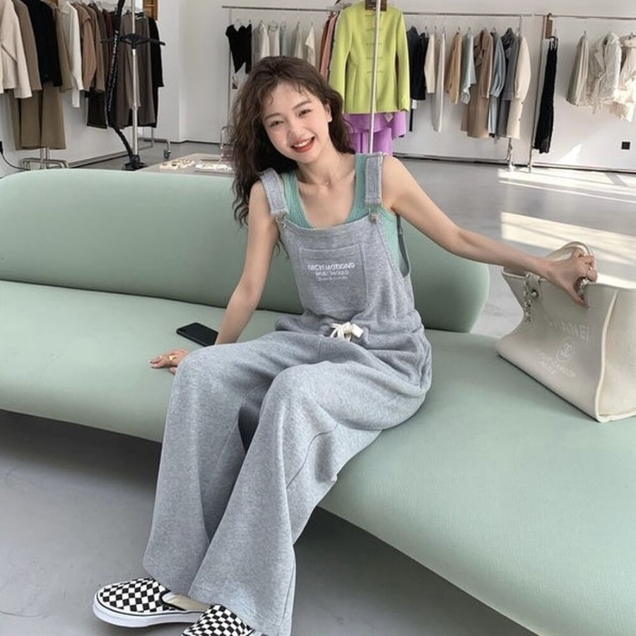 Трикотажный комбинезон на подтяжках с широкими брюками