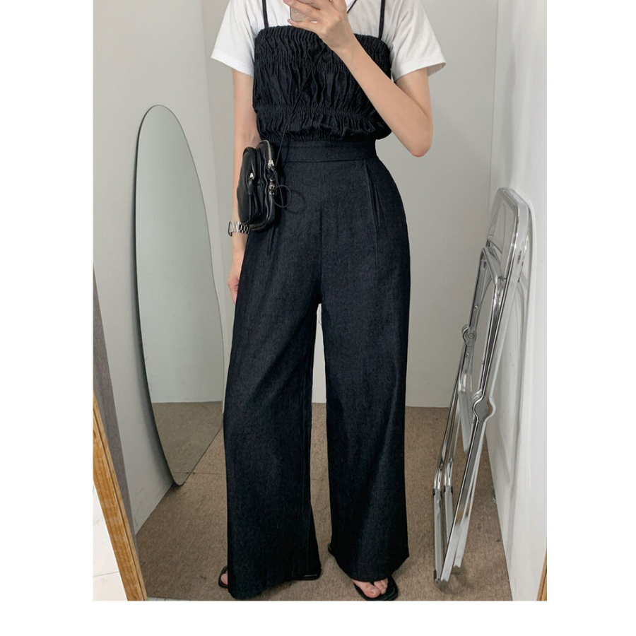 Джинсовый комбинезон с эластичной кокеткой