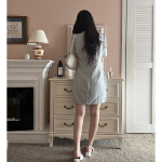 Мини-платье из твида с короткими рукавами и золотыми пуговицами