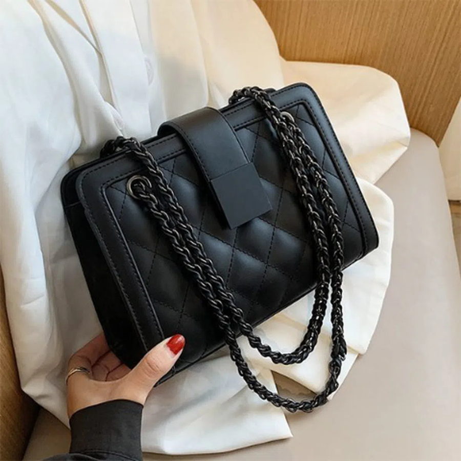 All-Black Chic Enfit Shoulder Bag — элегантная монохромная классика на каждый день