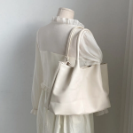 Daily Leather Shoulder Bag with iPad Compartment — городской минимализм и практичность каждый день