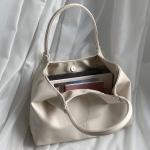 Daily Leather Shoulder Bag with iPad Compartment — городской минимализм и практичность каждый день