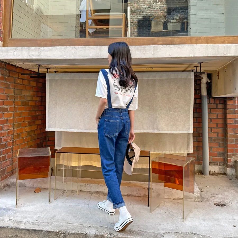 Джинсовый комбинезон с карманами и регулируемыми лямками