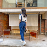 Джинсовый комбинезон с карманами и регулируемыми лямками