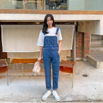 Джинсовый комбинезон с карманами и регулируемыми лямками