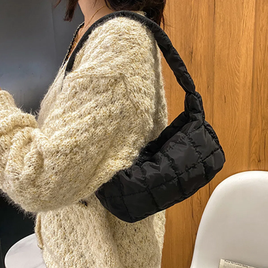 Quilted Padded Mini Cloud Bag — уютный акцент в вашем повседневном образе