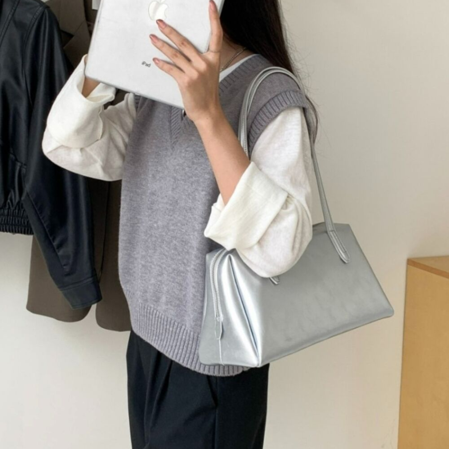 Leather Baguette Square Shoulder Bag — элегантный минимализм на каждый день