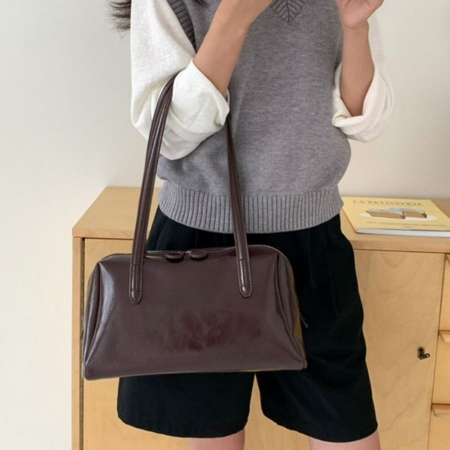 Leather Baguette Square Shoulder Bag — элегантный минимализм на каждый день