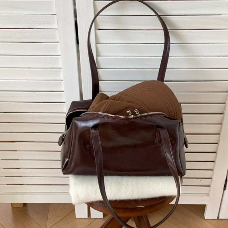 Leather Baguette Square Shoulder Bag — элегантный минимализм на каждый день