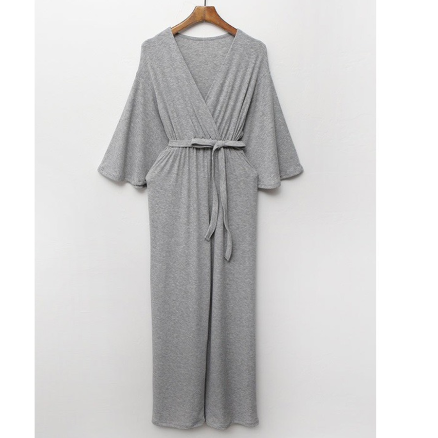 Однотонный комбинезон с запахом