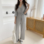 Однотонный комбинезон с запахом