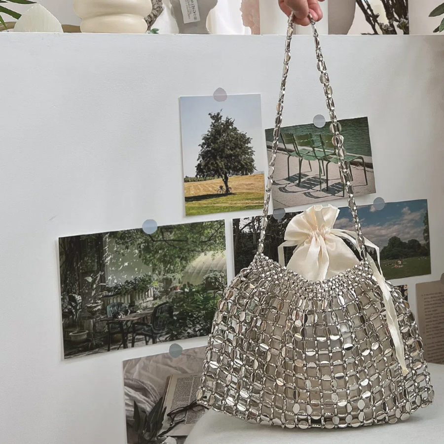 Silver Mesh Tote Bag — блестящий акцент летнего образа