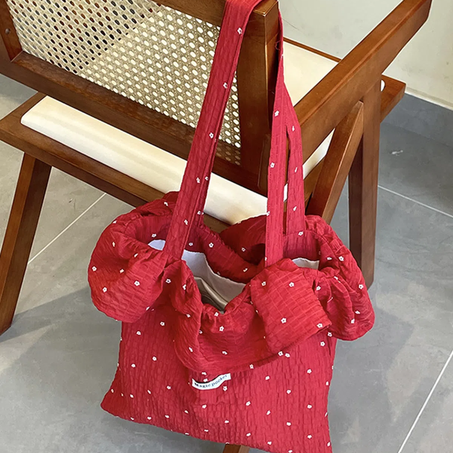 Tave Dot Shoulder Bag — игривый акцент в вашем повседневном образе