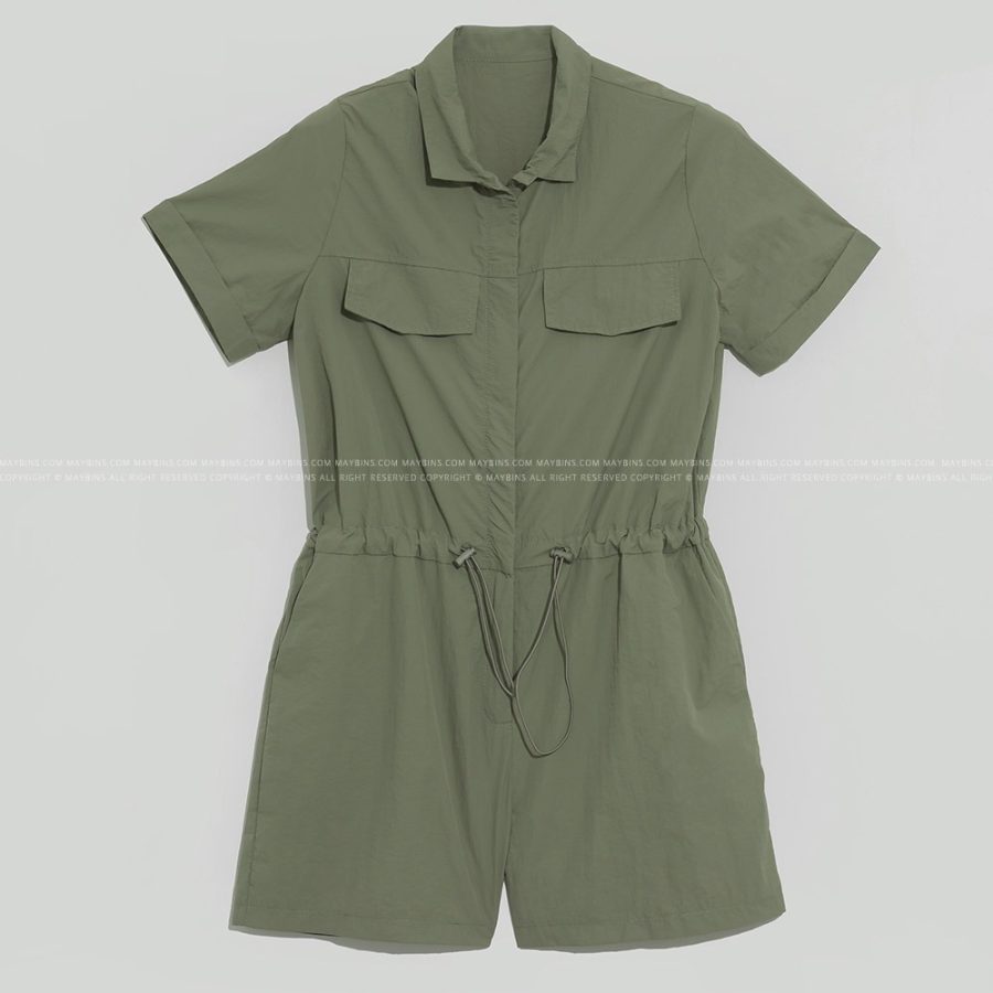 Комбинезон-шорты с воротником и поясом из нейлона