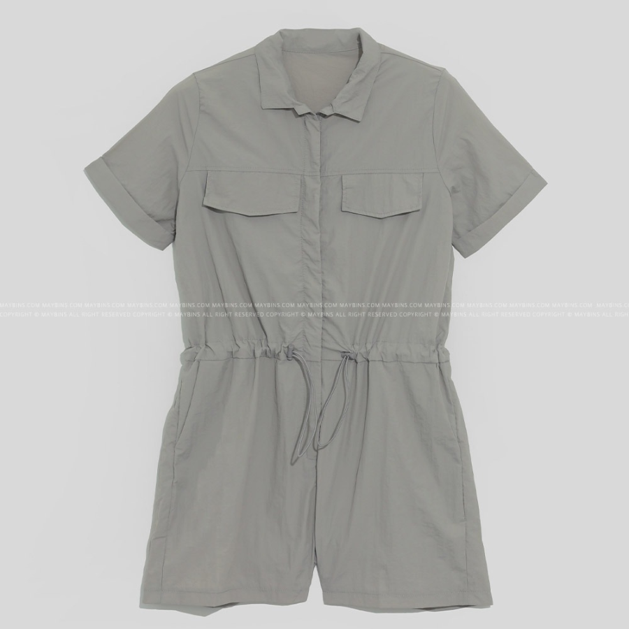 Комбинезон-шорты с воротником и поясом из нейлона