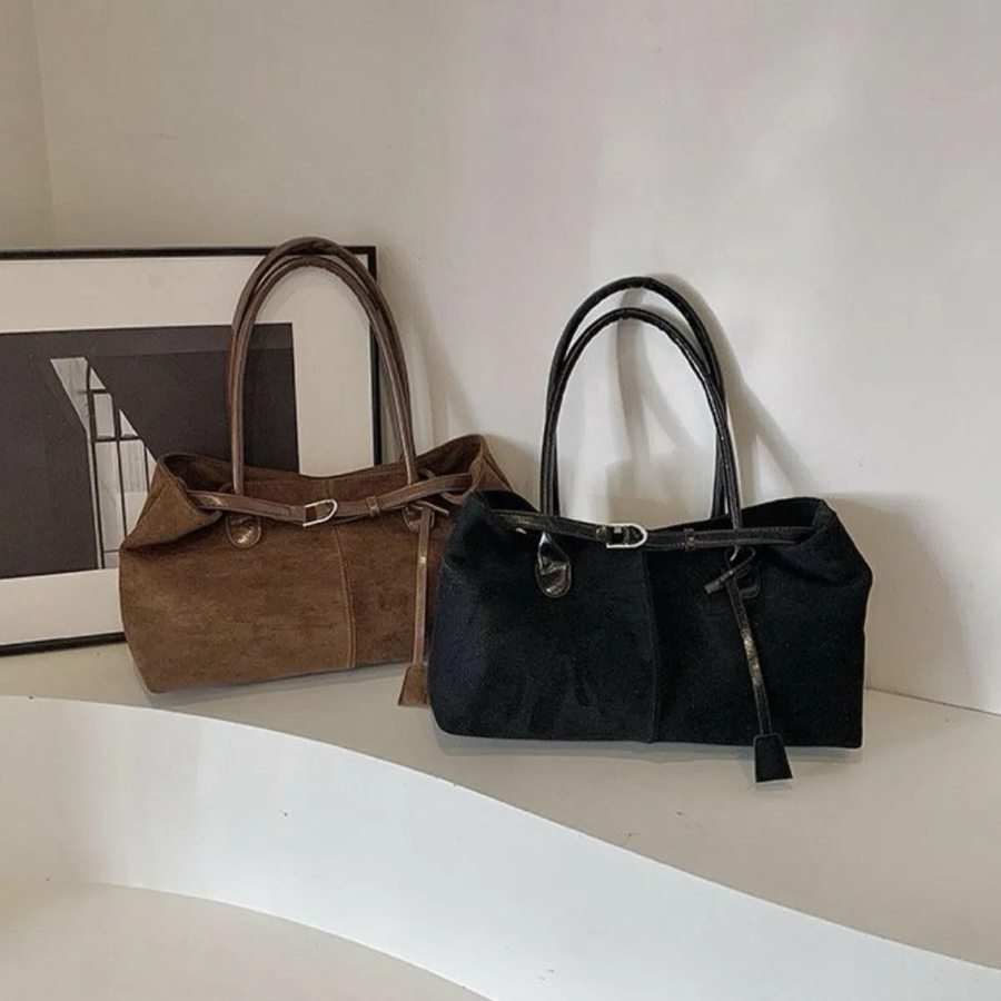 Suede Buckle Square Tote — элегантная фактура и функциональность