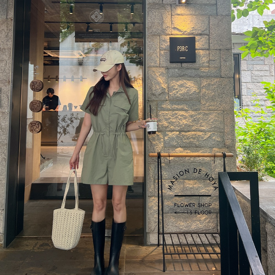 Комбинезон-шорты с воротником и поясом из нейлона