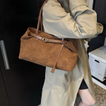 Suede Buckle Square Tote — элегантная фактура и функциональность