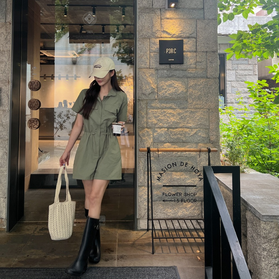 Комбинезон-шорты с воротником и поясом из нейлона